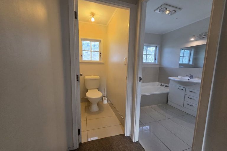 Photo of property in 67 Redoubt Road, Goodwood Heights, Auckland, 2105