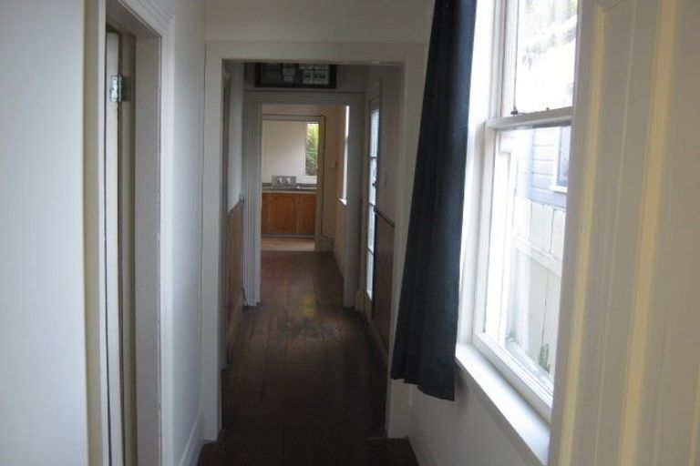 Photo of property in 36 Rolleston Street, Mount Cook, Wellington, 6021