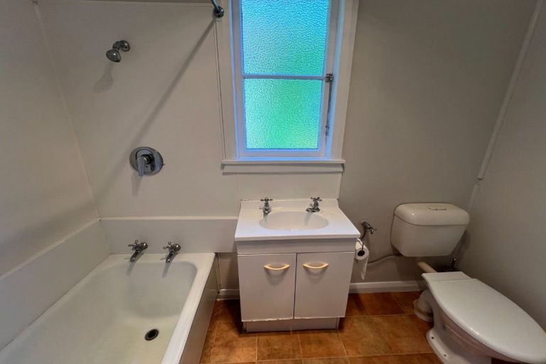 Photo of property in 16 Stirling Crescent, Hokowhitu, Palmerston North, 4410