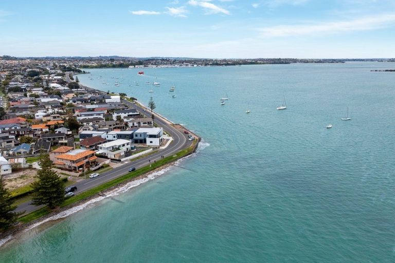 Photo of property in 6 Musick Point Road, Bucklands Beach, Auckland, 2012