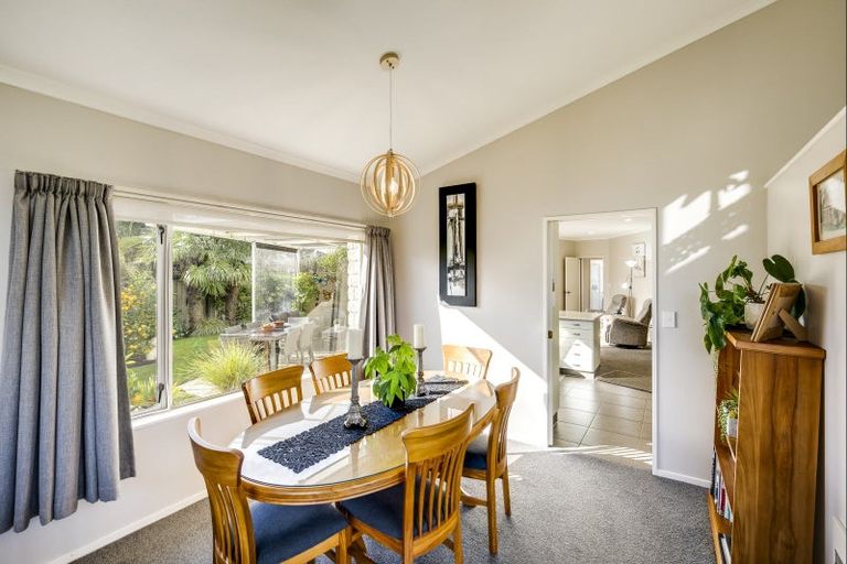 Photo of property in 5 Flemington Place, Taradale, Napier, 4112