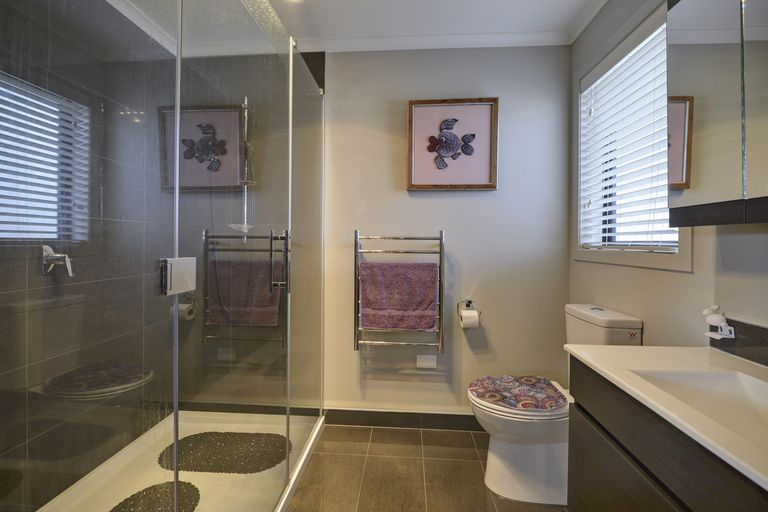 Photo of property in 2 Devon Lane, Carterton, 5713