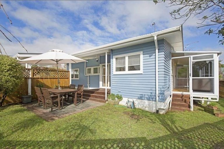 Photo of property in 33 Minaret Drive, Bucklands Beach, Auckland, 2014