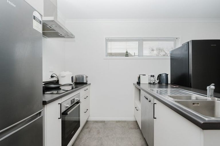 Photo of property in 2/10 Burrows Place, Frankton, Hamilton, 3204