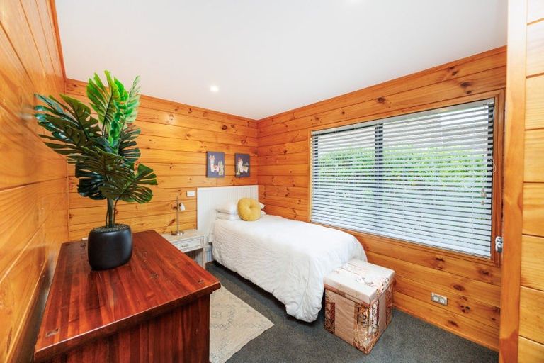 Photo of property in 23 Abby Road, Fitzherbert, Palmerston North, 4410