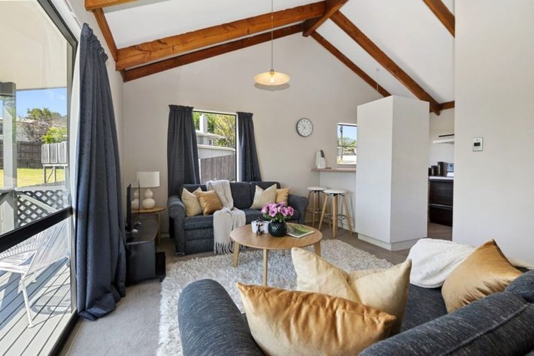 Photo of property in 9 Duncan Avenue, Te Atatu South, Auckland, 0610