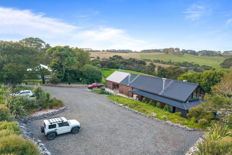 Photo of property in 376 Taiapa Road, Muriwai, Waimauku, 0881