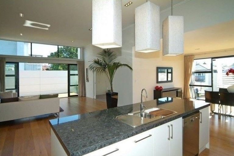 Photo of property in 21 Paeroa Street, Riccarton, Christchurch, 8041