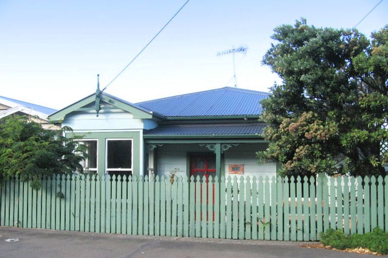 Photo of property in 183 Queens Drive, Lyall Bay, Wellington, 6022