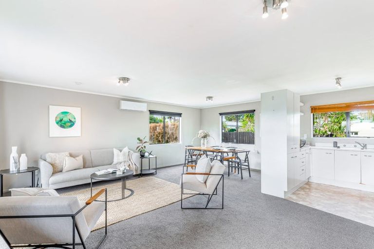 Photo of property in 91a/2 Beach Road, Te Atatu Peninsula, Auckland, 0610