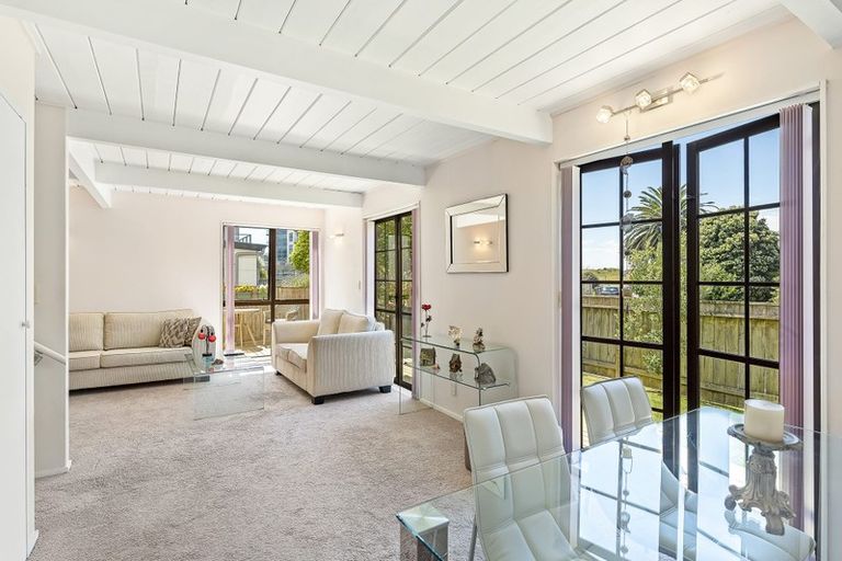 Photo of property in 369 Kapiti Road, Paraparaumu Beach, Paraparaumu, 5032