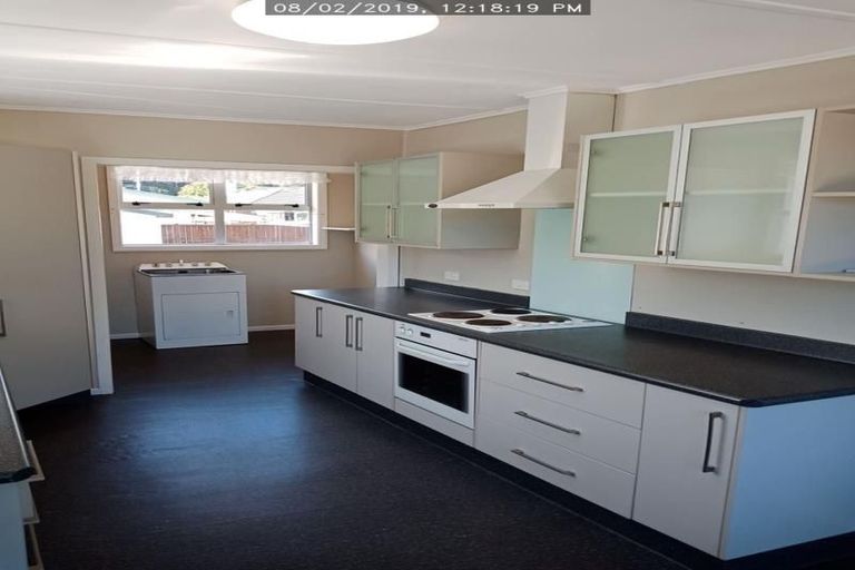 Photo of property in 82 Hewer Crescent, Naenae, Lower Hutt, 5011