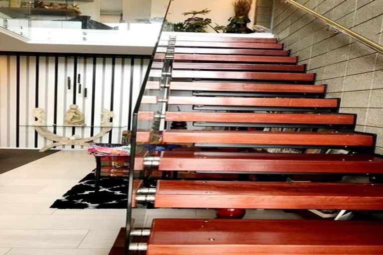 Photo of property in 37 Newington Road, Henderson, Auckland, 0612