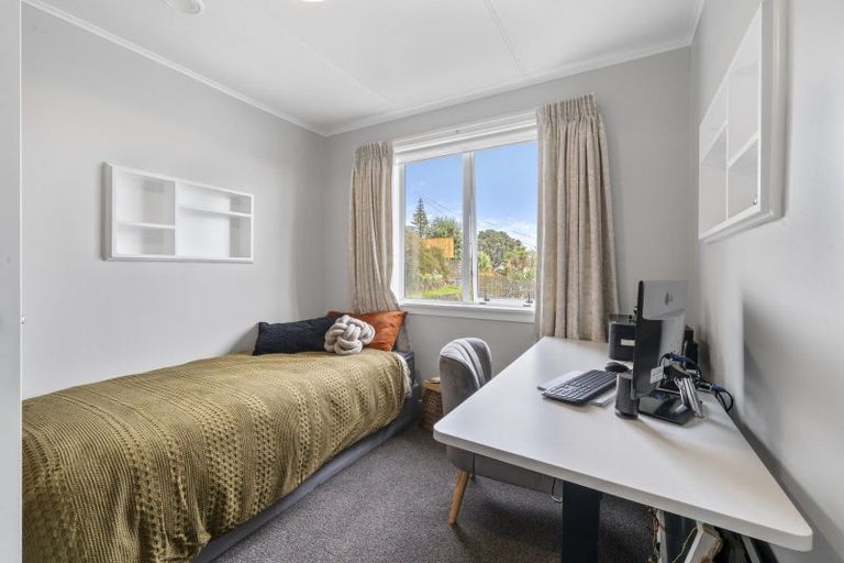 Photo of property in 11 Mount View Place, Spotswood, New Plymouth, 4310