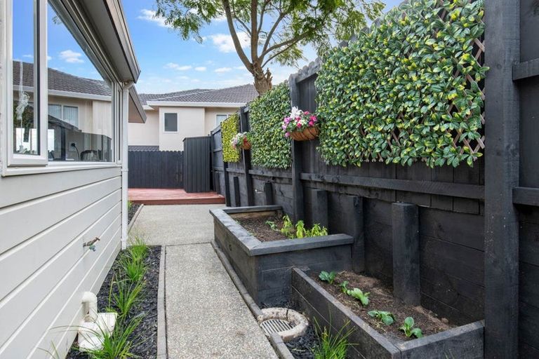 Photo of property in 13 Oakridge Way, Northpark, Auckland, 2013