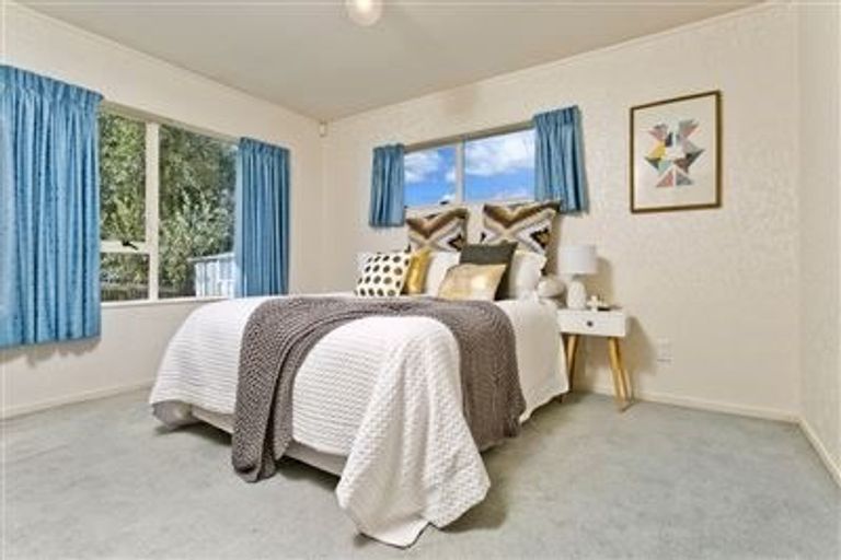 Photo of property in 2 Owl Court, Unsworth Heights, Auckland, 0632