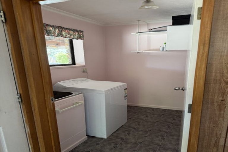 Photo of property in 16 Kuri Place, Wanaka, 9305
