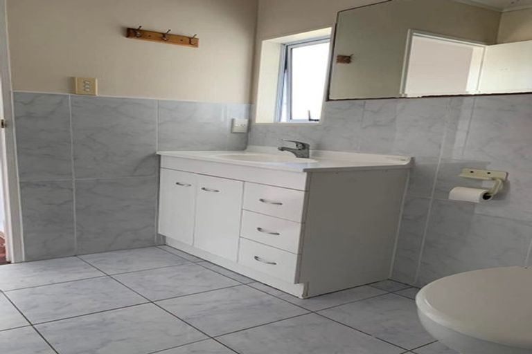 Photo of property in 44 Larne Avenue, Pakuranga Heights, Auckland, 2010