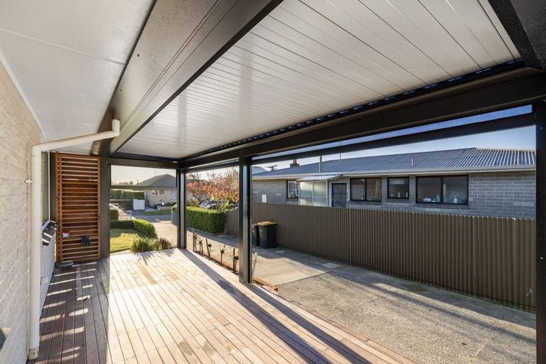 Photo of property in 6 Dymock Place, Bishopdale, Christchurch, 8053