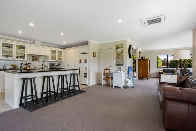 Photo of property in 48 Kayelene Place, Omokoroa, 3114