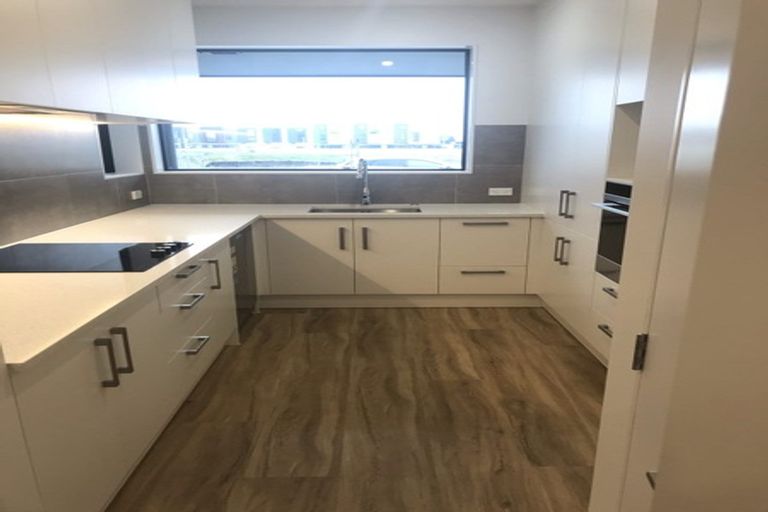 Photo of property in 33 Peihana Road, Hobsonville, Auckland, 0616