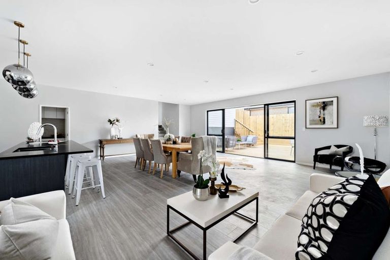 Photo of property in 27 Surf View Crescent, Red Beach, 0932