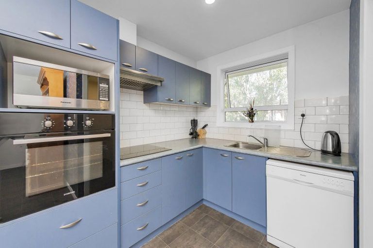 Photo of property in 15 Frensham Crescent, Woolston, Christchurch, 8062