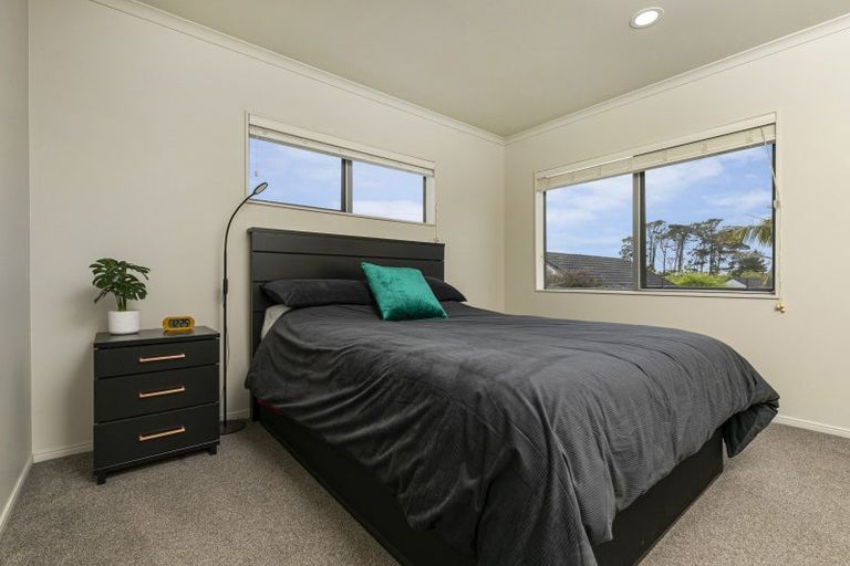 Photo of property in 17 Oak View Terrace, Schnapper Rock, Auckland, 0632