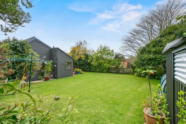 Photo of property in 11 Cannon Street, Westown, New Plymouth, 4310