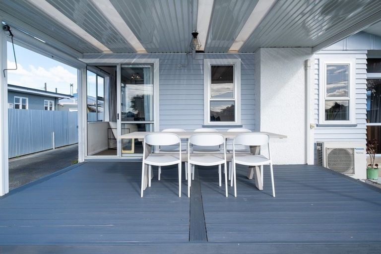 Photo of property in 27 Meeanee Road, Taradale, Napier, 4112