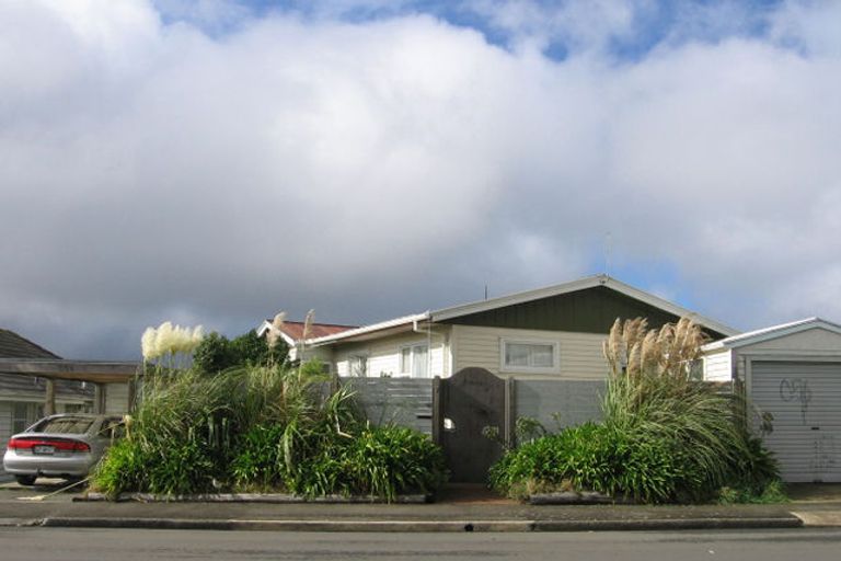 Photo of property in 7 Quigley Street, Newlands, Wellington, 6037