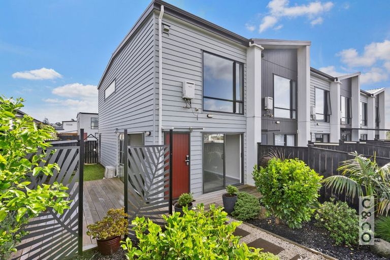 Photo of property in 2e Vinistra Road, Kumeu, 0810