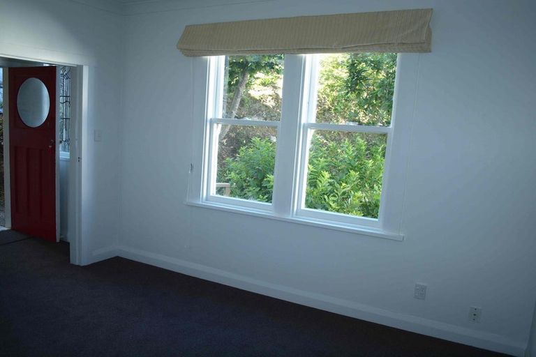 Photo of property in 24 Garden Road, Northland, Wellington, 6012