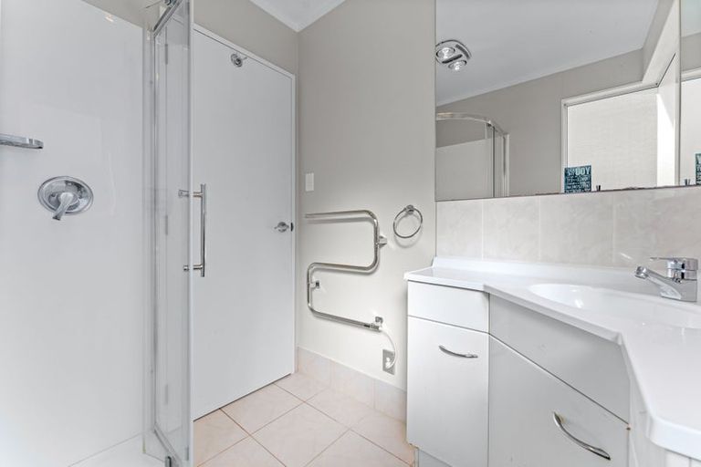 Photo of property in 1/296 Wairau Road, Glenfield, Auckland, 0629