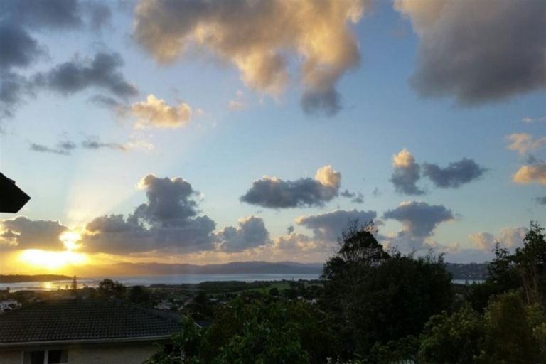 Photo of property in 41 Ridgemount Rise, Mangere Bridge, Auckland, 2022