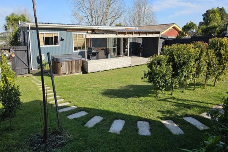 Photo of property in 21 Valley View Road, Glenfield, Auckland, 0629