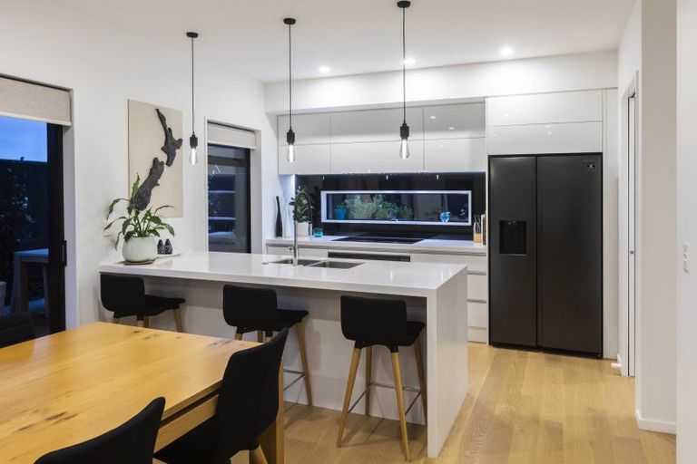 Photo of property in 21 Aikmans Road, Merivale, Christchurch, 8014