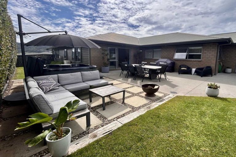 Photo of property in 14 Will Street, Huapai, Kumeu, 0810