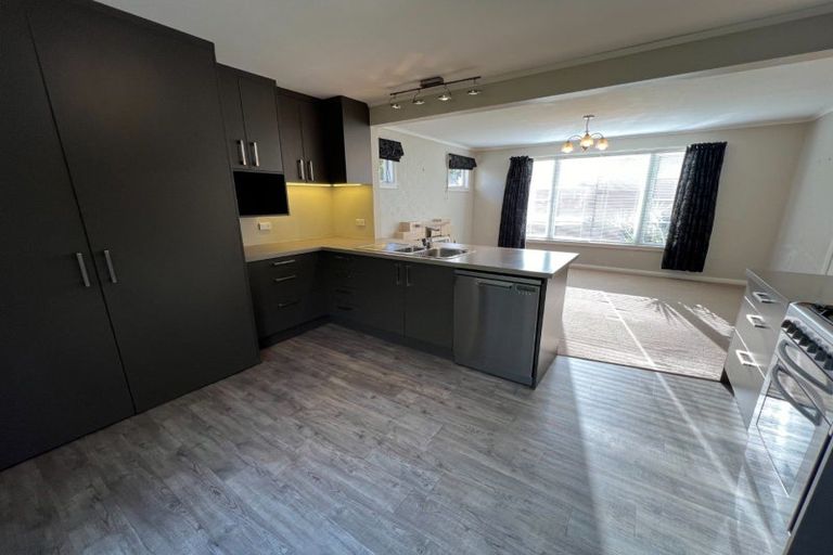 Photo of property in 16 Stirling Crescent, Hokowhitu, Palmerston North, 4410