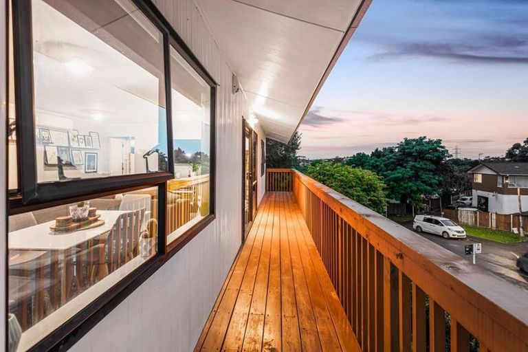 Photo of property in 59 Reynella Drive, Massey, Auckland, 0614