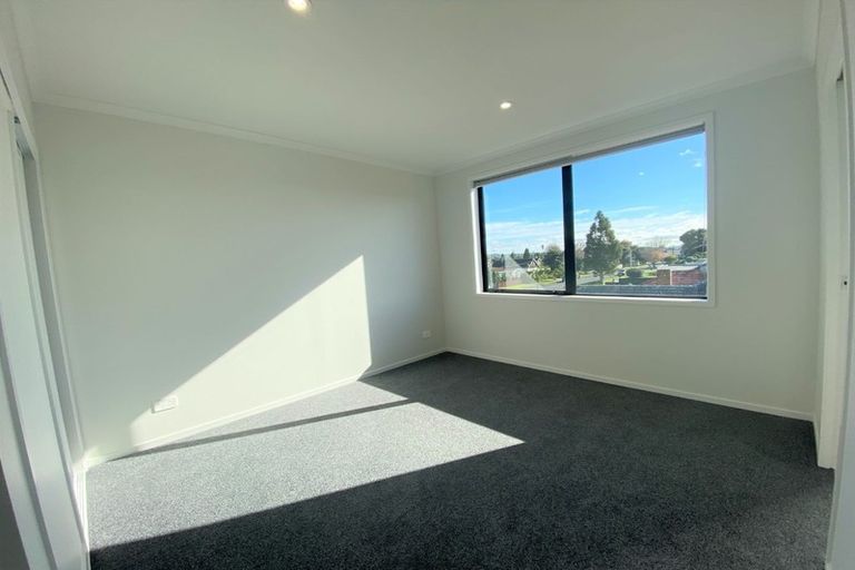 Photo of property in 4/5 Peachgrove Road, Te Atatu Peninsula, Auckland, 0610