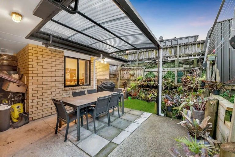 Photo of property in 18a Christmas Road, Manurewa, Auckland, 2102