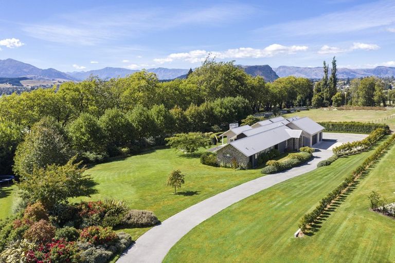 Photo of property in 9 Hollyhock Lane, Wanaka, 9305