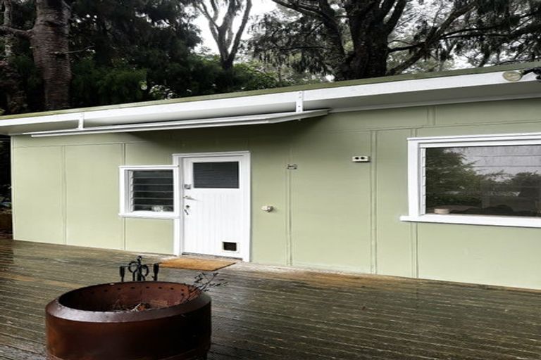 Photo of property in 802 West Coast Road, Oratia, Auckland, 0604