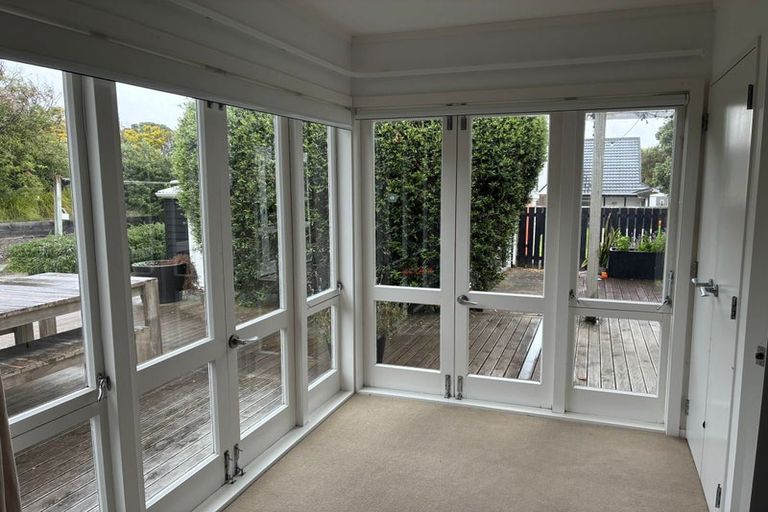Photo of property in 10 Ngapotiki Street, Paraparaumu Beach, Paraparaumu, 5032