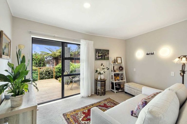 Photo of property in 2/22 Zion Road, Birkenhead, Auckland, 0626