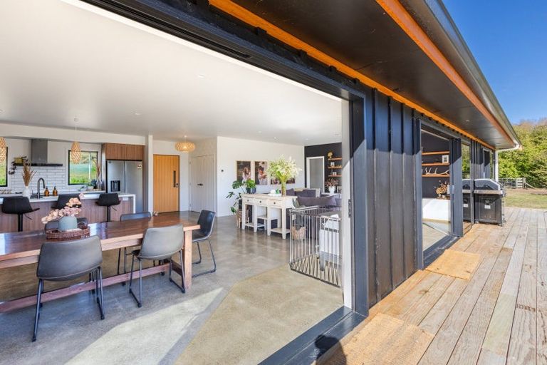 Photo of property in 360 Maharakeke Road, Waipukurau, 4281