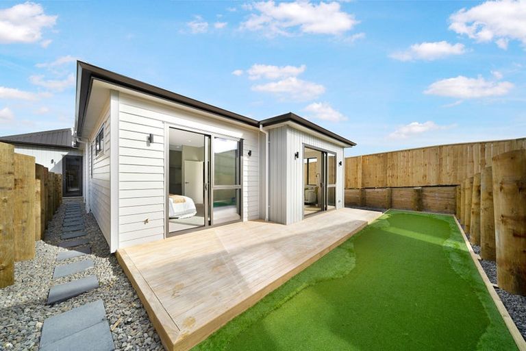 Photo of property in 8 Whakairo Crescent, Gulf Harbour, Whangaparaoa, 0930