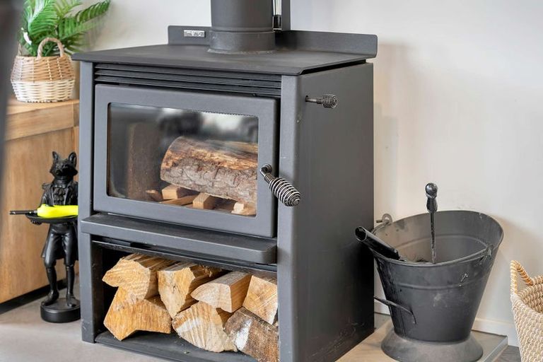 Photo of property in 38 Nore Street, Waihola, Milton, 9073