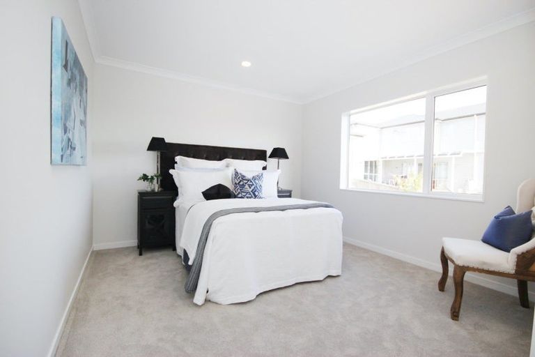 Photo of property in 16 Skulander Crescent, Orewa, 0931